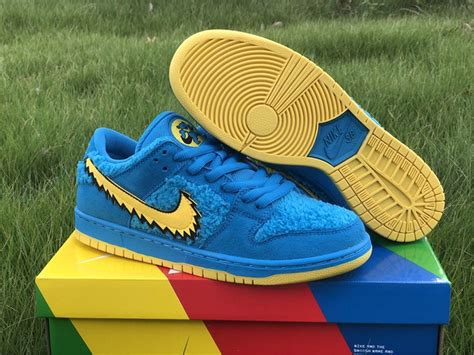 are replica sneakers fake